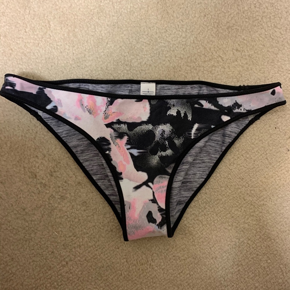 Lululemon swim size 8 No tag but NWOT